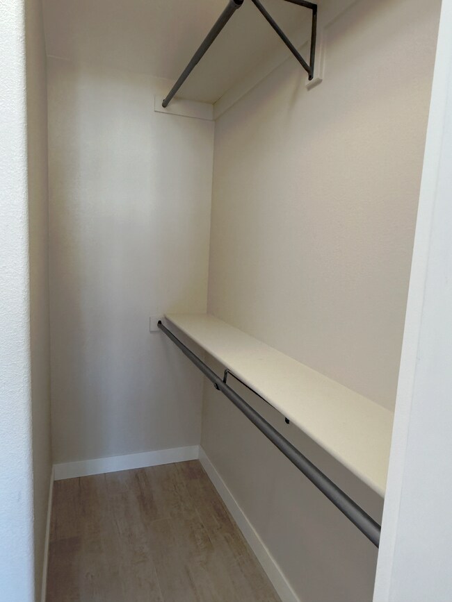 Foto del edificio - 5151 Boardwalk Dr