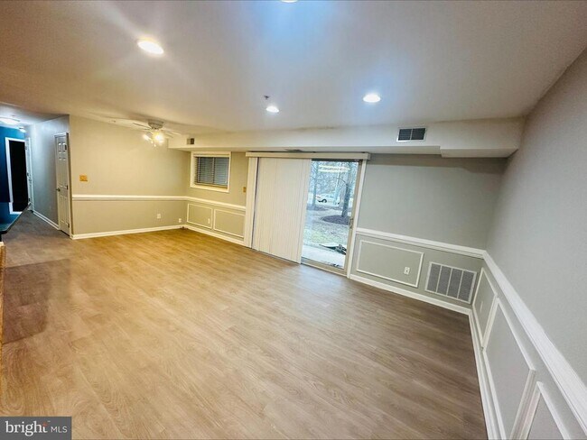 Foto del edificio - 1101 Primrose Ct