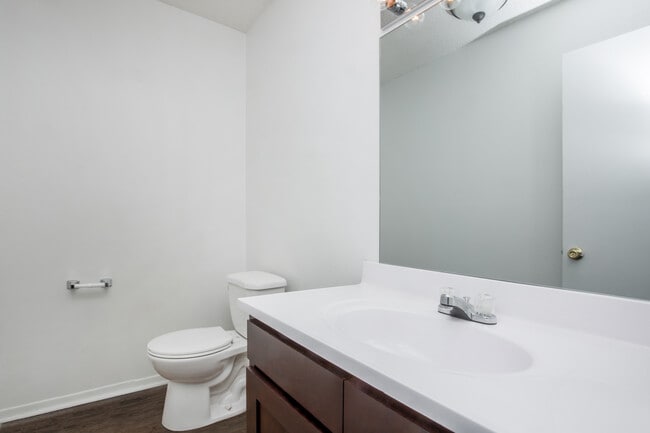 Building Photo - The Villas at Stone Creek