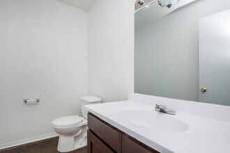 Building Photo - The Villas at Stone Creek