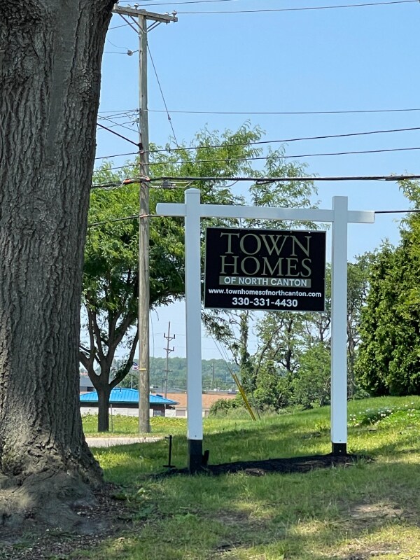 Foto del edificio - 428 Sheraton Dr NW