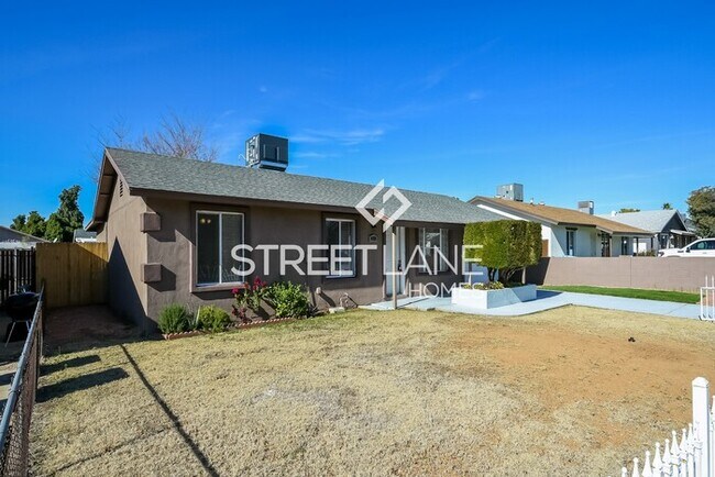 Building Photo - REDUCED!