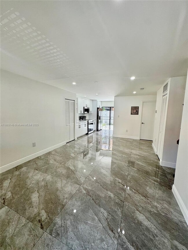 Building Photo - 2740 W 61st St