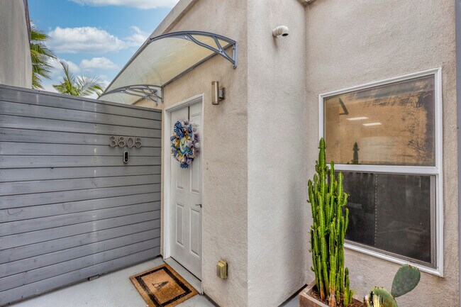 Entrada privada - 3805 Keating St