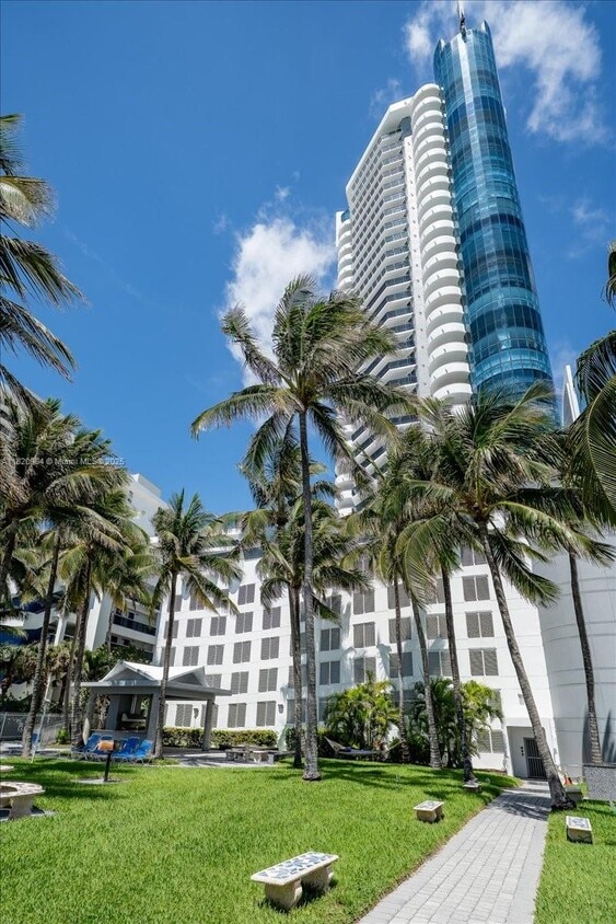 Primary Photo - 6301 Collins Ave