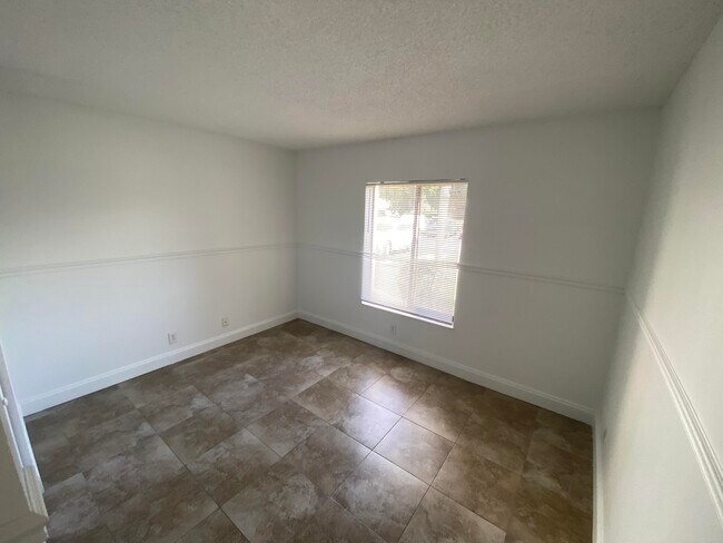 Building Photo - 1107 Green Pine Blvd