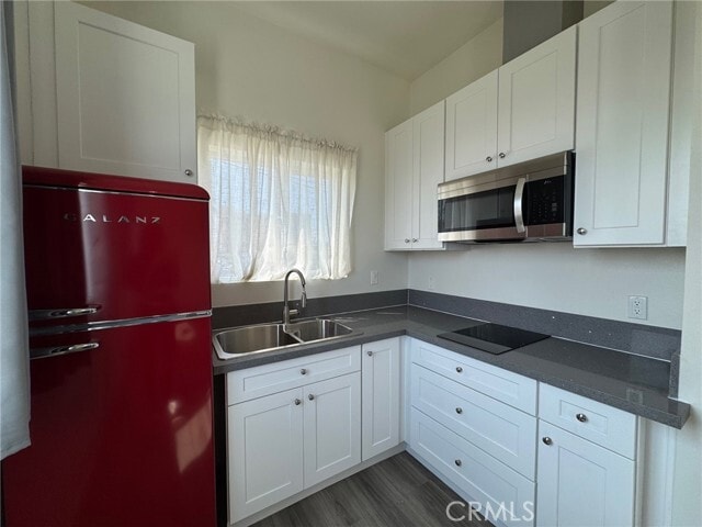 Building Photo - 209 N Serrano Ave