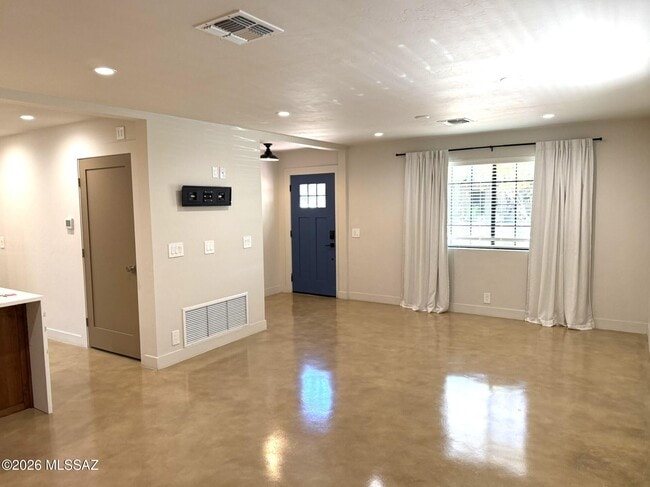 Building Photo - 426 S Stratford Dr