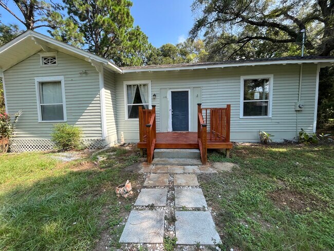 Foto del edificio - 206 Ridge Rd