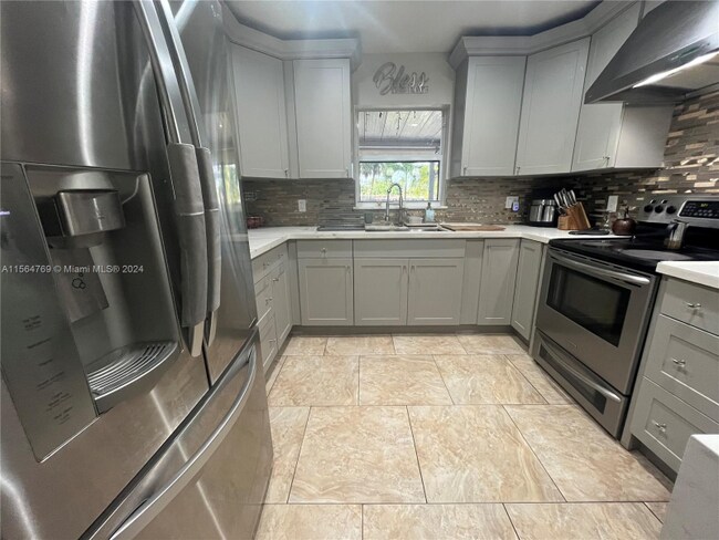 Foto del edificio - 3421 SW 12th Ct