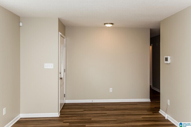 Building Photo - 720 Twin Ridge Dr