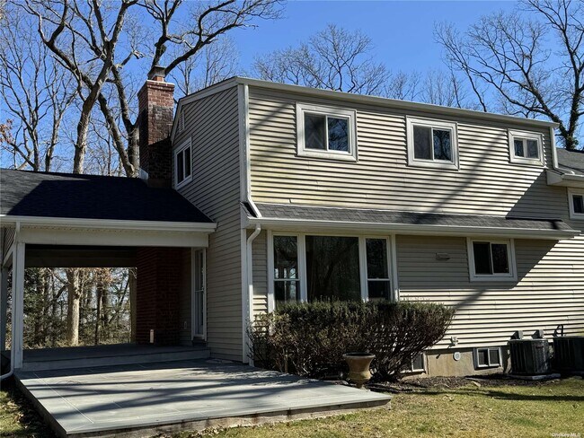 Building Photo - 10 Ridge Dr