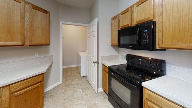 Foto del edificio - Beautiful and spacious two bedroom two bat...