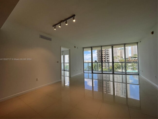 Building Photo - 465 Brickell Ave