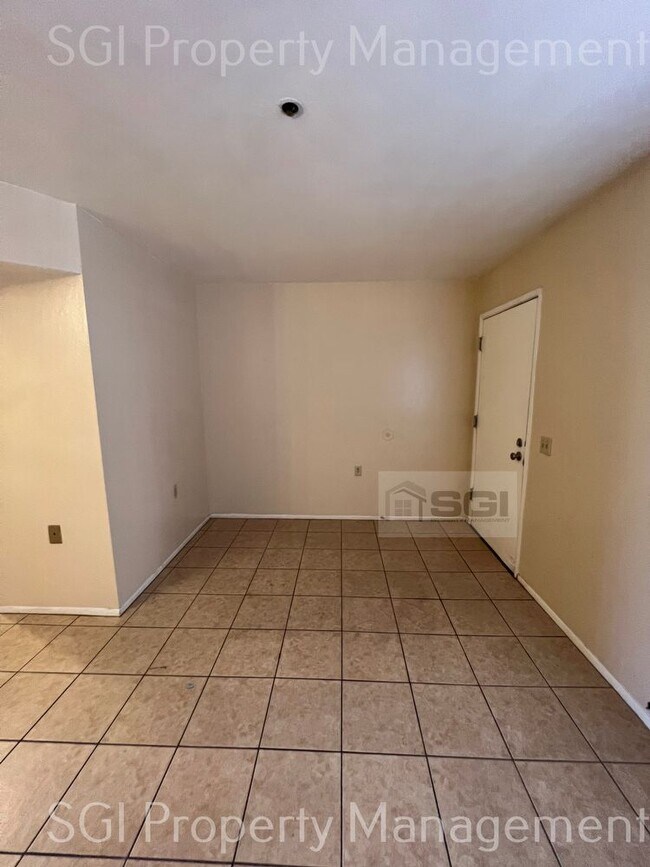 Building Photo - Nice 1 bedroom condo.