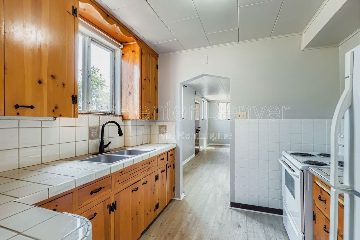 Photo - 2225 Ames St