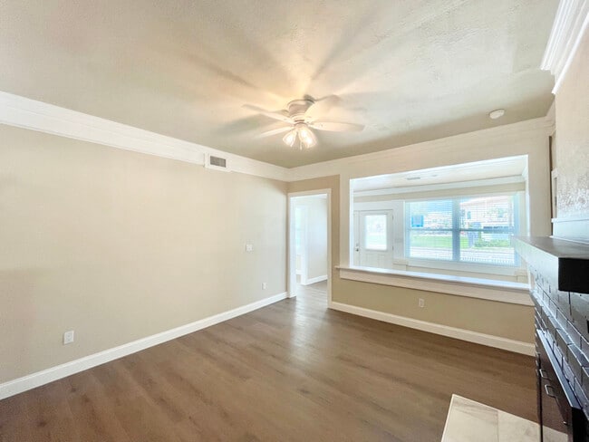 Building Photo - 7700 Boca Ciega Dr