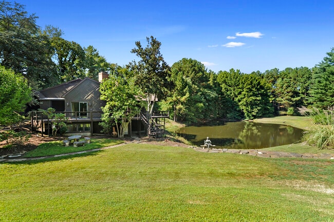 Building Photo - 124 Meadowglen Dr