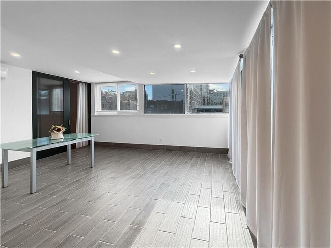 Foto del edificio - 2882 W 15th St