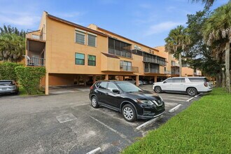 Building Photo - 430 Commodore Dr