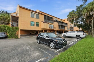 Building Photo - 430 Commodore Dr