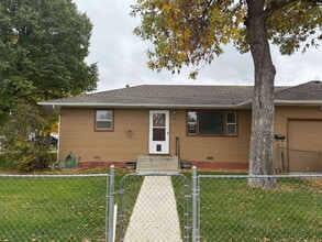 Building Photo - 520 E 8th St