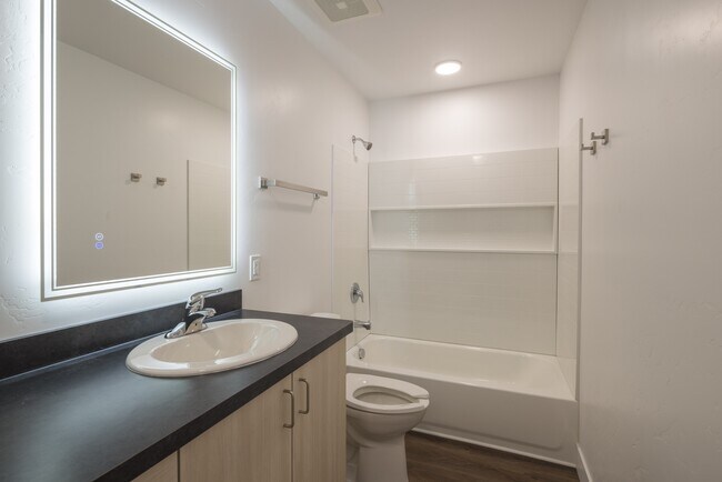 Foto del edificio - 443 Kane Creek Blvd