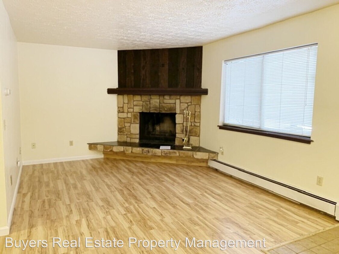 Primary Photo - 2104 Roosevelt Dr