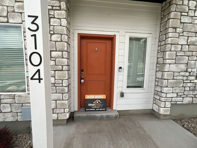 Foto del edificio - 4 Bedroom 3 Bath 2200 Sq ft Home 2 Car Garage.