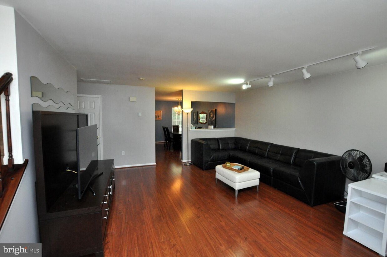 Foto principal - 107 Whisper Ct