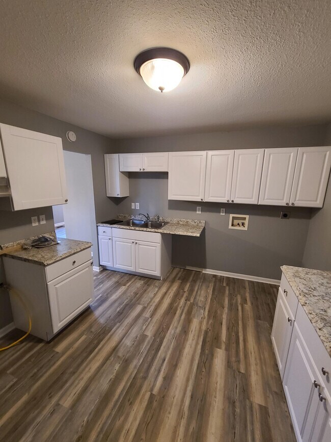 Building Photo - 1202 Ellis Dr