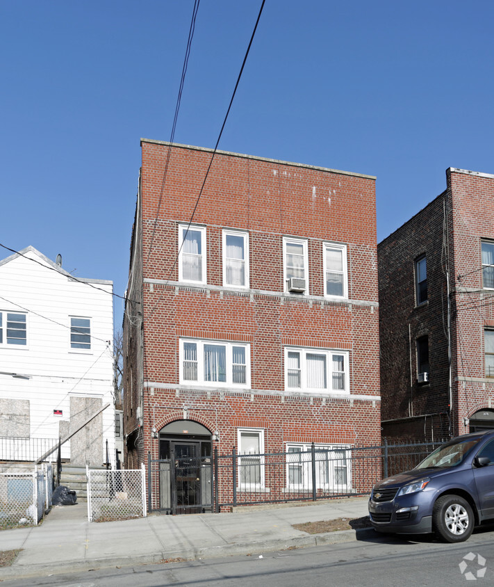 Primary Photo - 3671 Paulding Ave