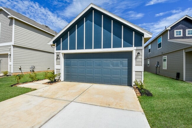 Building Photo - 14042 Chinook Dr
