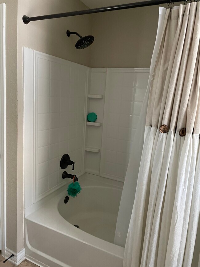 Foto del edificio - 9619 Pleasanton Blf