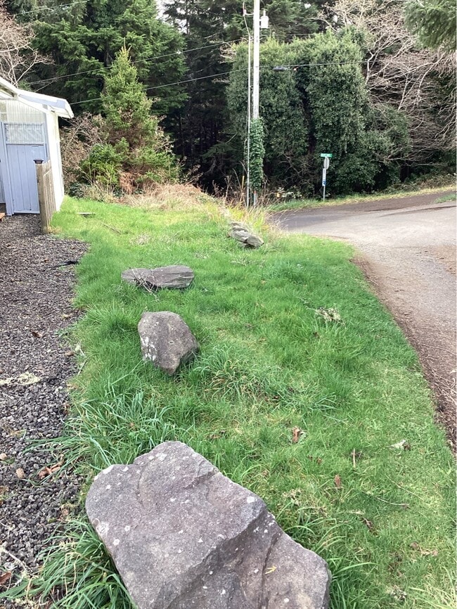 Building Photo - 365 SW Pacific View St