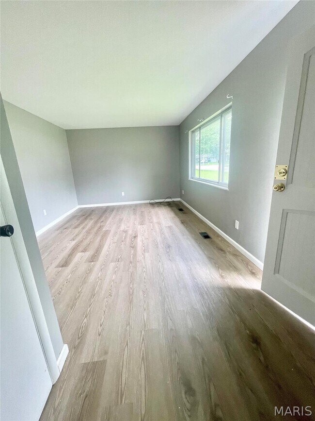 Foto del edificio - 805 Juniper Dr
