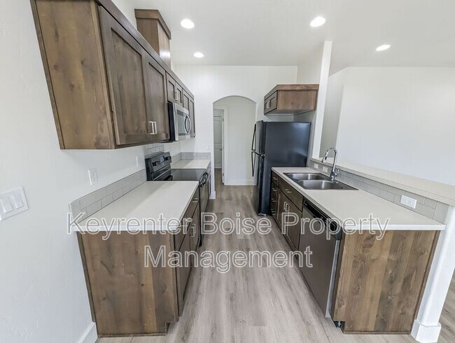 Building Photo - 10367 W Portola Dr
