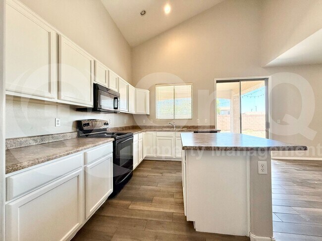 Building Photo - 3690 E Janelle Ct