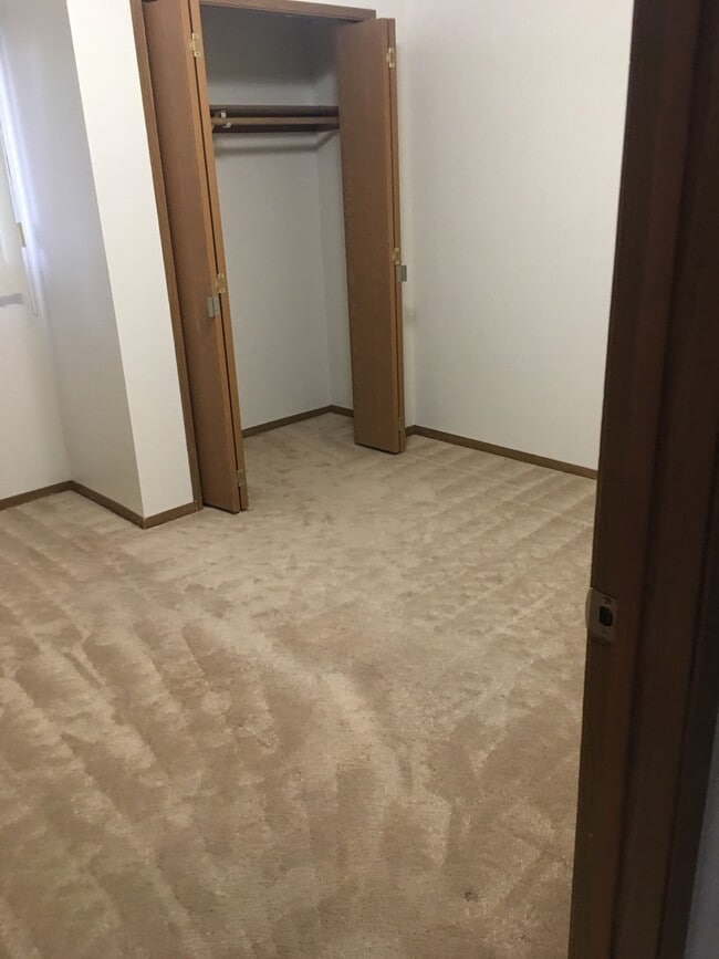 Building Photo - Green Tree Apartments