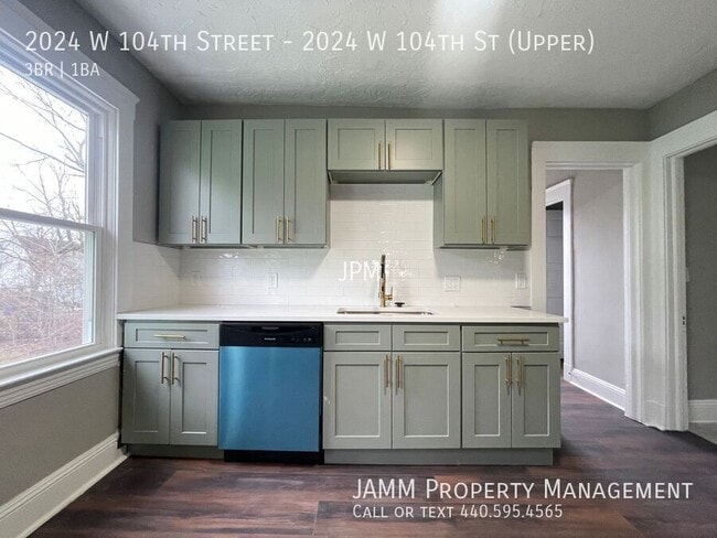 Building Photo - PRIME 3 bedroom Apartment Near Edgewater B...