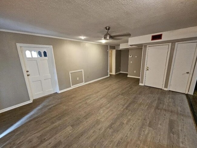 Building Photo - 215 Wendwood Dr