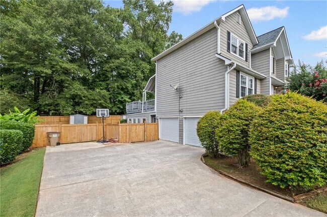 Foto del edificio - 2680 Nicholas Ct NE