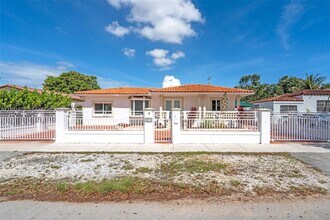 Building Photo - 201 SW 51st Ct