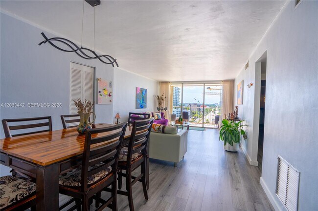 Foto del edificio - 1865 79th Street Causeway