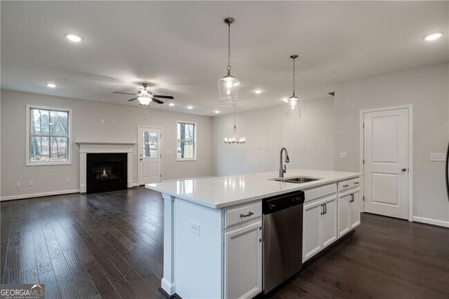 Building Photo - 1095 Lawanna Dr