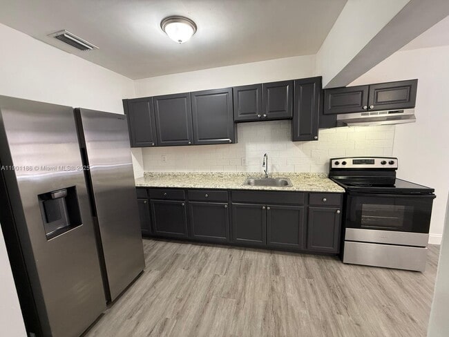 Foto del edificio - 14720 Monroe St