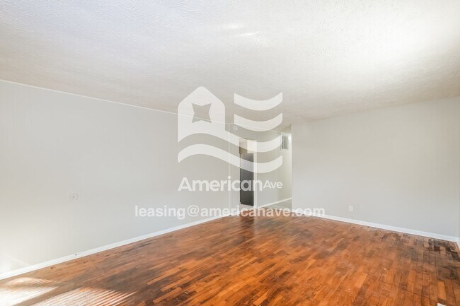 Building Photo - 3135 Forest Manor Ave