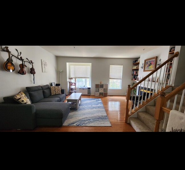Building Photo - 637 Baystone Ct