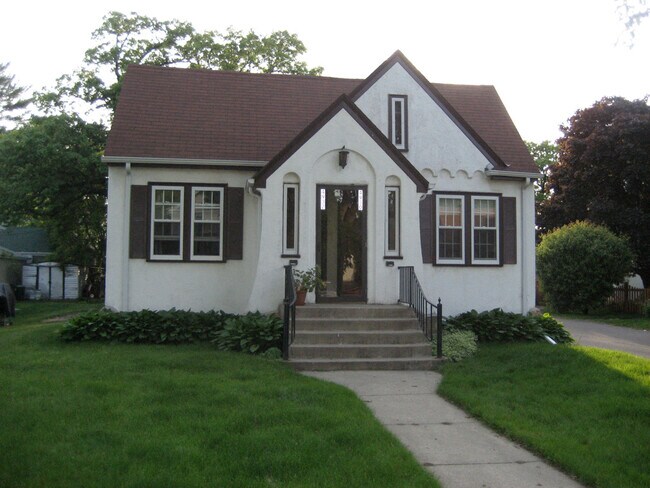Building Photo - 4930 28th Ave S