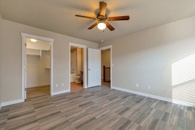 Foto del edificio - Amazing 2 Bed - 2.5 Bath Townhome in West Haven! Available NOW!